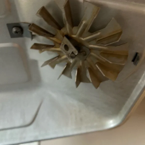 Nesco Roast-Air Oven 12 - Picture 3 of 6